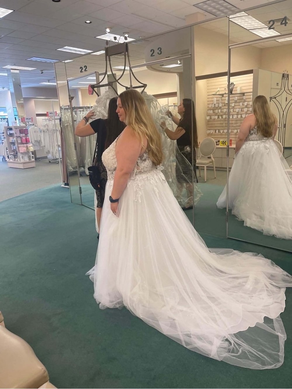 David's Bridal White Lace A-Line Tulle Wedding Dress with Train